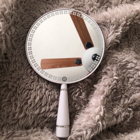 LED Hand Mirror - Picture 3 of 4